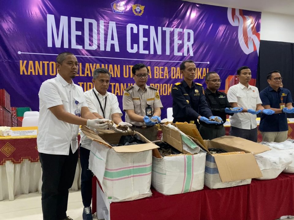 Bea Cukai Bersama BKSDA Tanjung Priok Gagalkan Penyeludupan 3 Ton Sisik Trenggiling